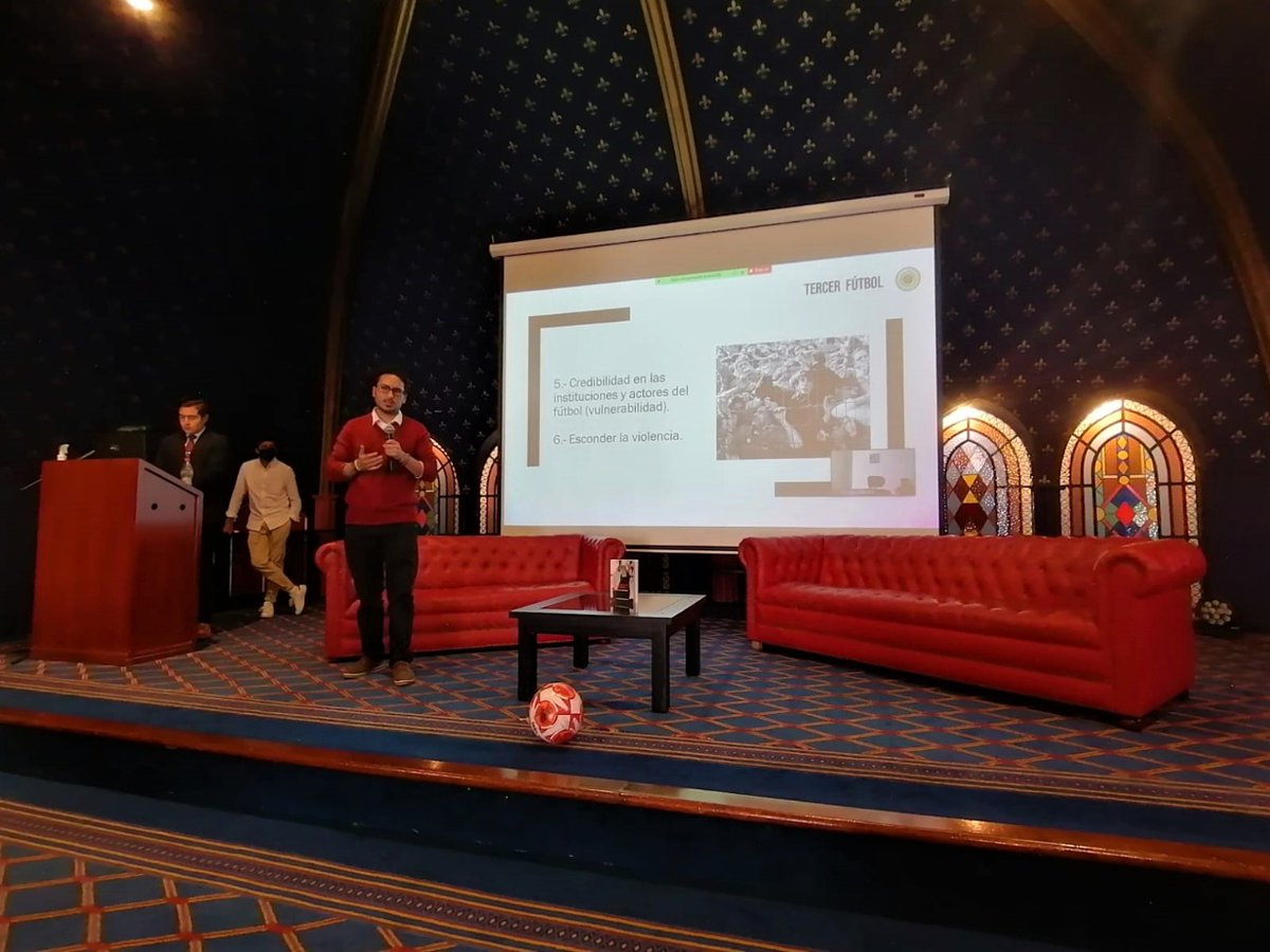 MartinGuzmanTF's tweet photo. En @USFQ_Ecuador, gracias a la iniciativa #Alentemos, fui parte del conversatorio Otro fútbol es posible y tratar sobre Las pequeñas cosas que acumulan violencia en el fútbol. Contento de compartir espacios con personas que le aportan mucho al deporte y la sociedad. @TercerFutbol https://t.co/fkDUZjDbwi