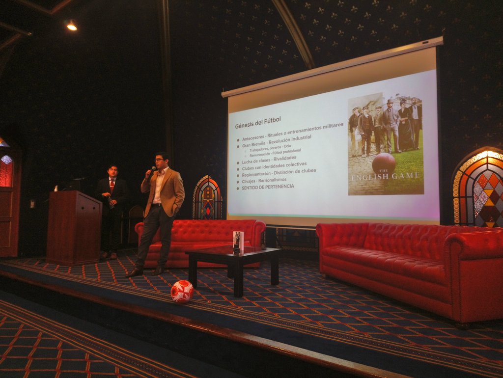 MartinGuzmanTF's tweet photo. En @USFQ_Ecuador, gracias a la iniciativa #Alentemos, fui parte del conversatorio Otro fútbol es posible y tratar sobre Las pequeñas cosas que acumulan violencia en el fútbol. Contento de compartir espacios con personas que le aportan mucho al deporte y la sociedad. @TercerFutbol https://t.co/fkDUZjDbwi