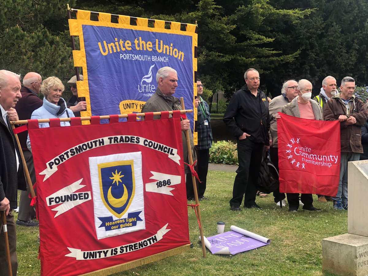 .#Portsmouth International Workers Memorial Day #WMD22 bringing together workers and communities all over the world to remember the dead and fight for the living. Great to catch up with PTC friends &amp; unions <a href="/unite_southeast/">Unite South East</a> <a href="/Unite_Community/">Unite Community ✊🏼 #joinaunion</a> members &amp; local Cllr <a href="/TheThomasColes/">Thomas Coles</a> ✊