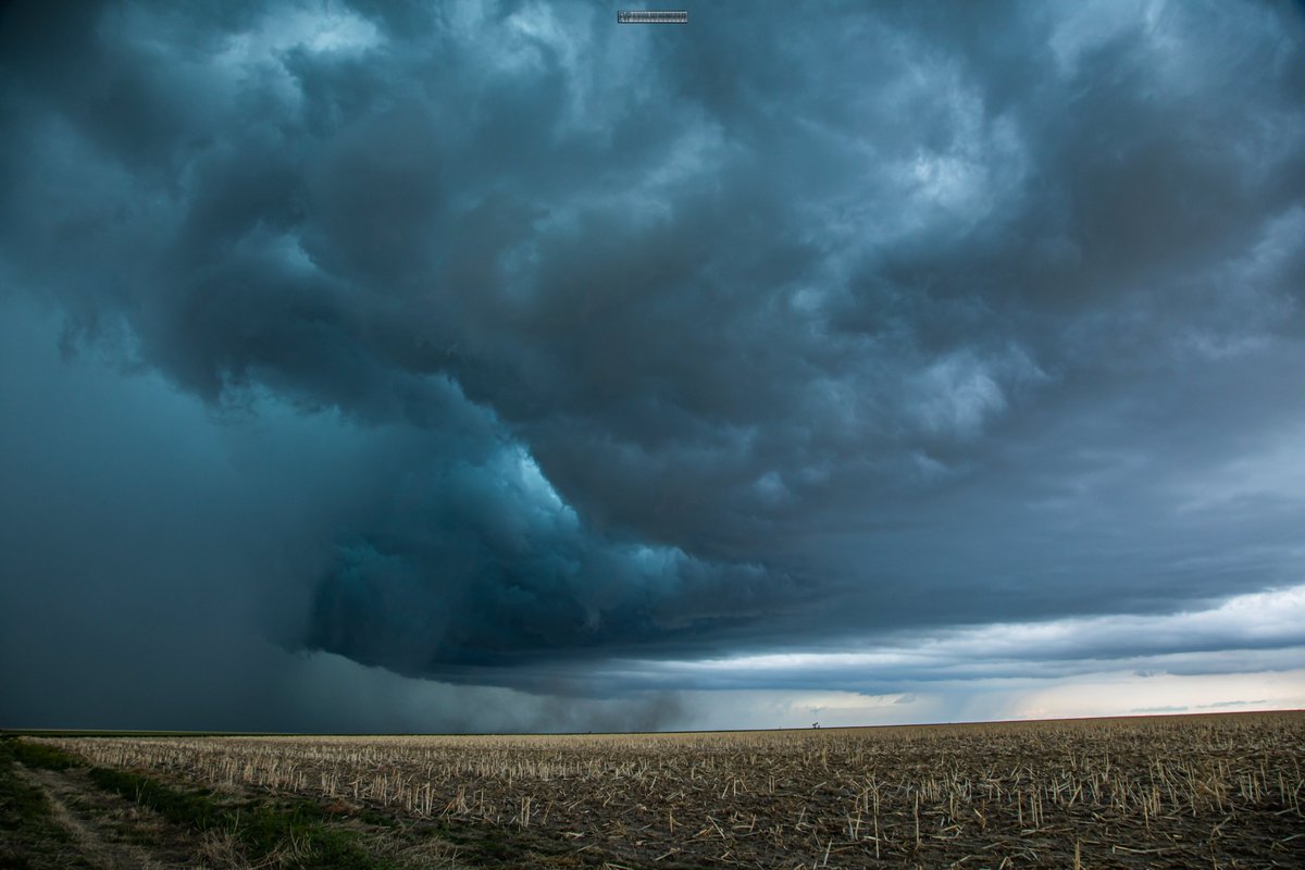 PennyRemembers's tweet photo. #amazingskies #chasesafe RT @Becca_Furnish: In exactly 2 weeks it is go time. Chasecation time. AND I CANNOT WAIT! #kswx #wxtwitter #stormhour @GirlsWhoChase #supercell #clouds https://t.co/rmpCJoJiVI