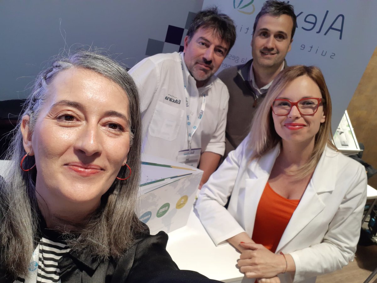 ¿Tu también has venido al #edtechcongressbcn? No olvides  hacerte un selfie con nuestro equipo!! <a href="/alexiaeducacion/">Alexia Suite Educativa</a>