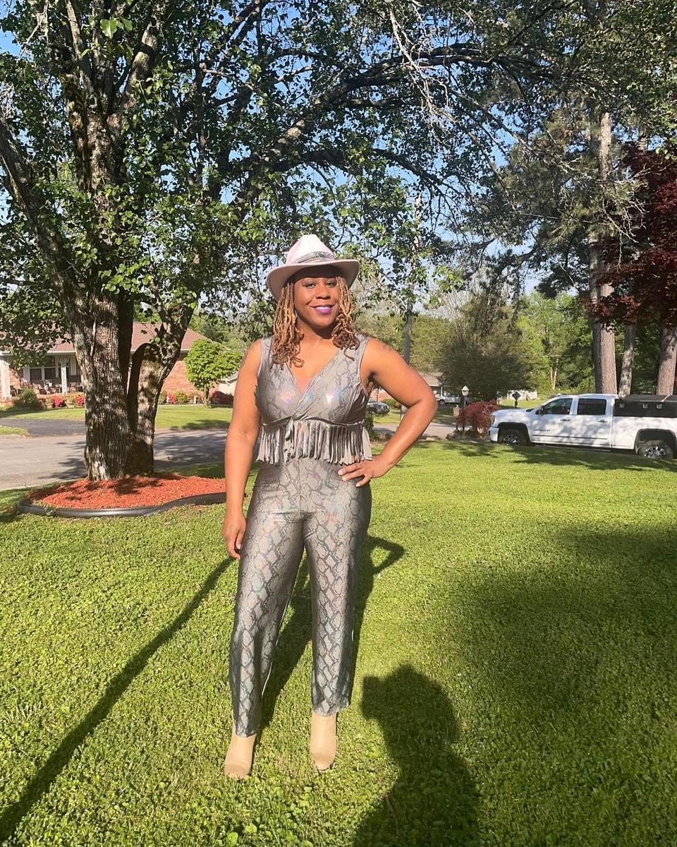 Aprons4u_TMCD's tweet photo. Cowgirl theme show calls for a custom outfit. One piece stretch snakeskin jumper with fringe made by Tarina.
💞💞💞
#designer #teenageseamstress #tarinawhiteside #currentage15 #chattanooga #entreprenuer #aprons4uandMORE #tmcdesigns #blackownedchattanoogabusiness #sewingsince7 https://t.co/ptaZMDeu8i