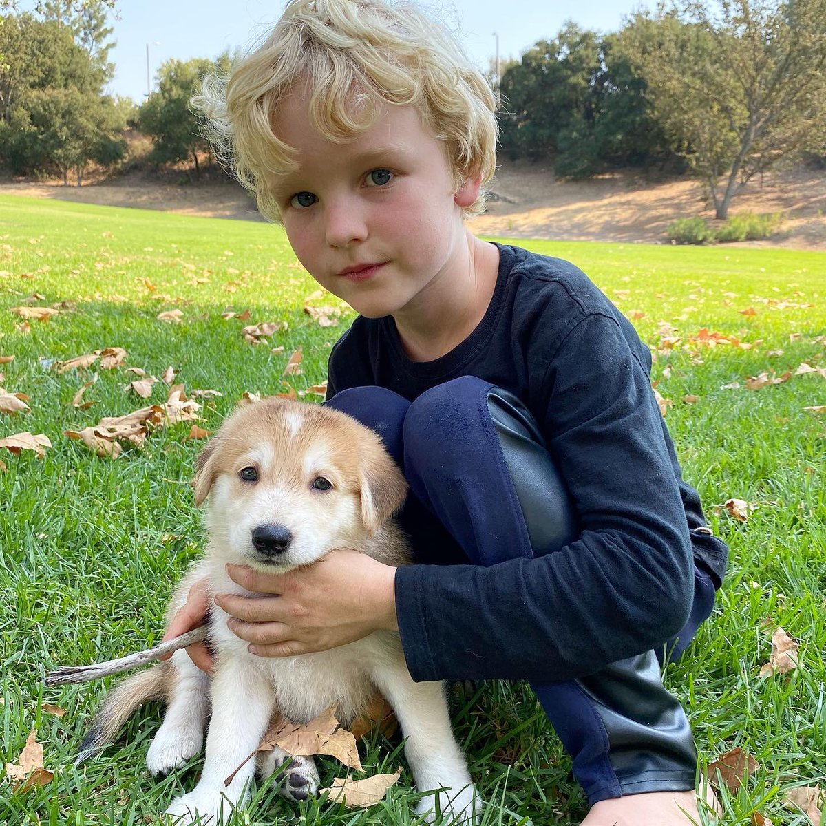 jamesvander959's tweet photo. My son and his pet https://t.co/wtcxmBach0