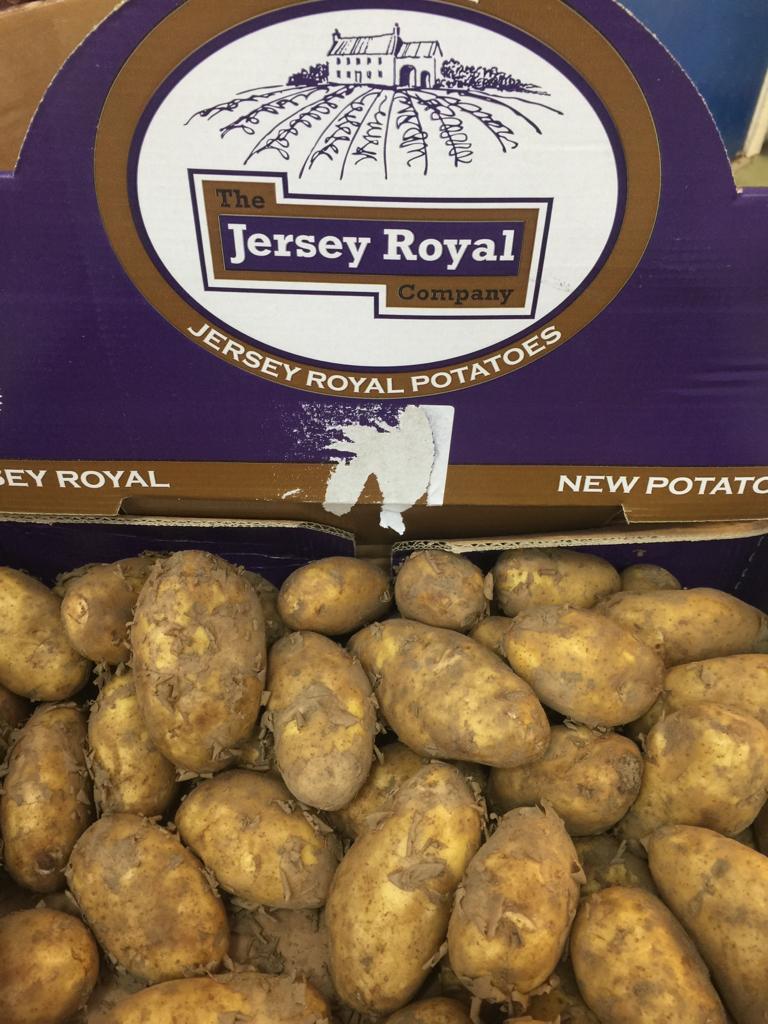 As always there are some beautiful fruits and vegetables available in Knutsford Market Hall at <a href="/Jontyfruitnveg/">Jonty's Fruit & Veg</a>

Including local tomatoes 🍅 from Mr Rudd, famous tomato grower from Lower Peover, some amazing Dutch Strawberries 🍓 and Jersey Royal Potatoes 🥔

Open until 4pm today!