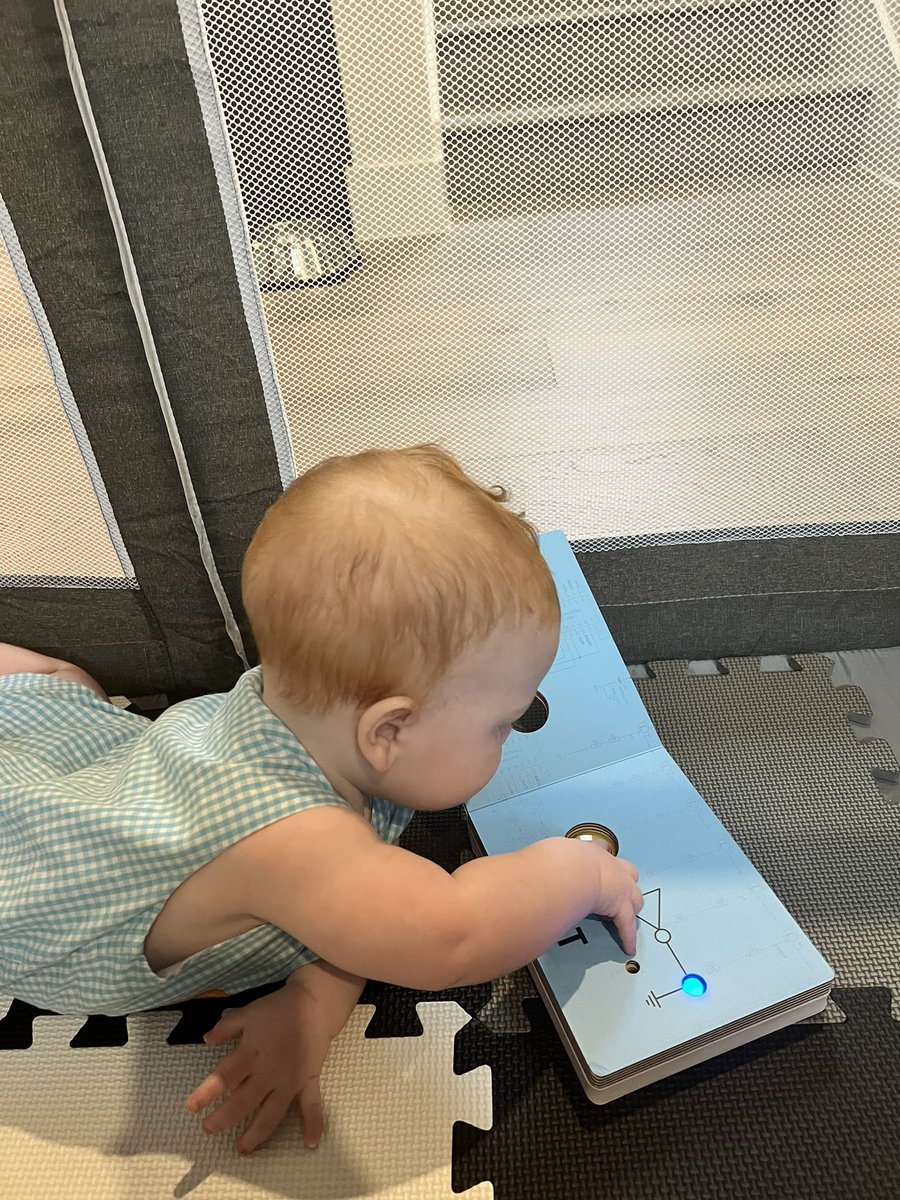 pullyl's tweet photo. Busy morning learning #computerengineeringforbabies https://t.co/Pk0SmcuWjh