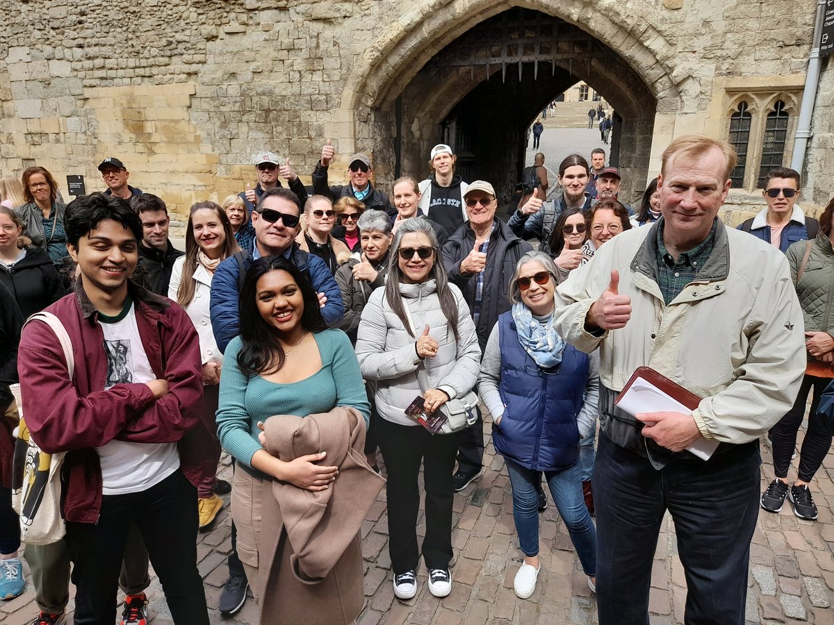 ExBeefeaterDave's tweet photo. My second tour today @TowerOfLondon ๐ฐ Lots more fun with our visitors, while interpreting #History for them #HistoryCanBeFun ๐ https://t.co/5CLX5reiQD
