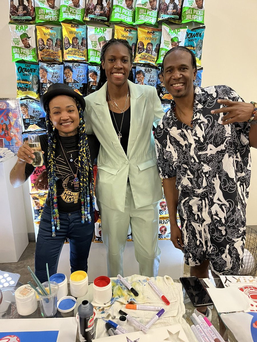 KingPopDesign's tweet image. A LEGENDARY MOMENT WAS SHARED WITH SOME AMAZING LADIES OF THE @AtlantaDream I CREATED THIS ILLUSTRATION ALONG WITH A FEW OTHER MERCH ITEMS TO COMMEMORATE THEM LANDING THE #1 DRAFT PICK IN @rhyne_howard AND A NEW ERA OF DREAM BASKETBALL. #doitforthedream #Kingpopdesign #rapsnacks