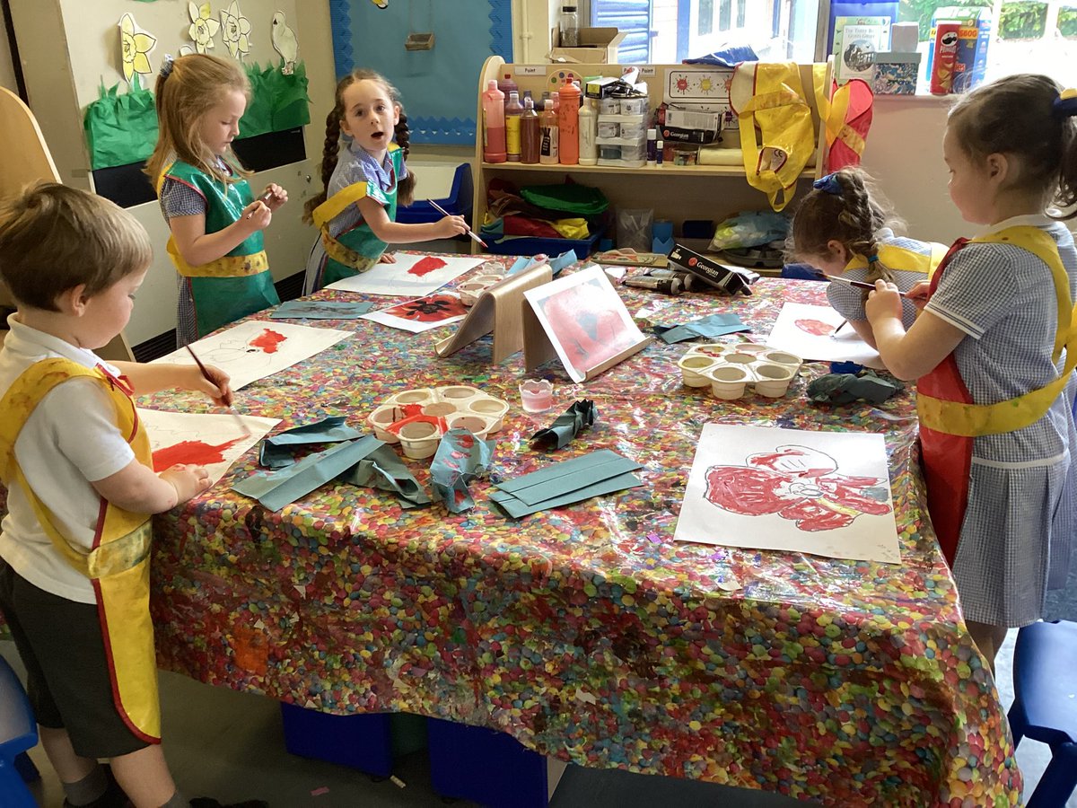 ReceptionSTP's tweet photo. We are creating artwork based on the work of the famous artist Georgia OβKeefe, today we are using oil paints to paint our drawings #ArtatSTP #EYFSatSTP https://t.co/Umggcgpx9J