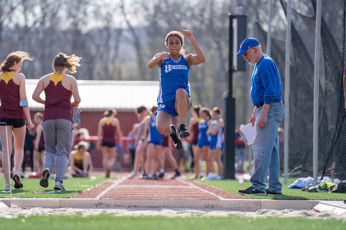 Here are some photos of the Horseheads Track Team that I took on Monday! <a href="/HorseheadsAD/">Horseheads Athletics</a> 
See more here: avathomasphotography.shootproof.com/gallery/181105…