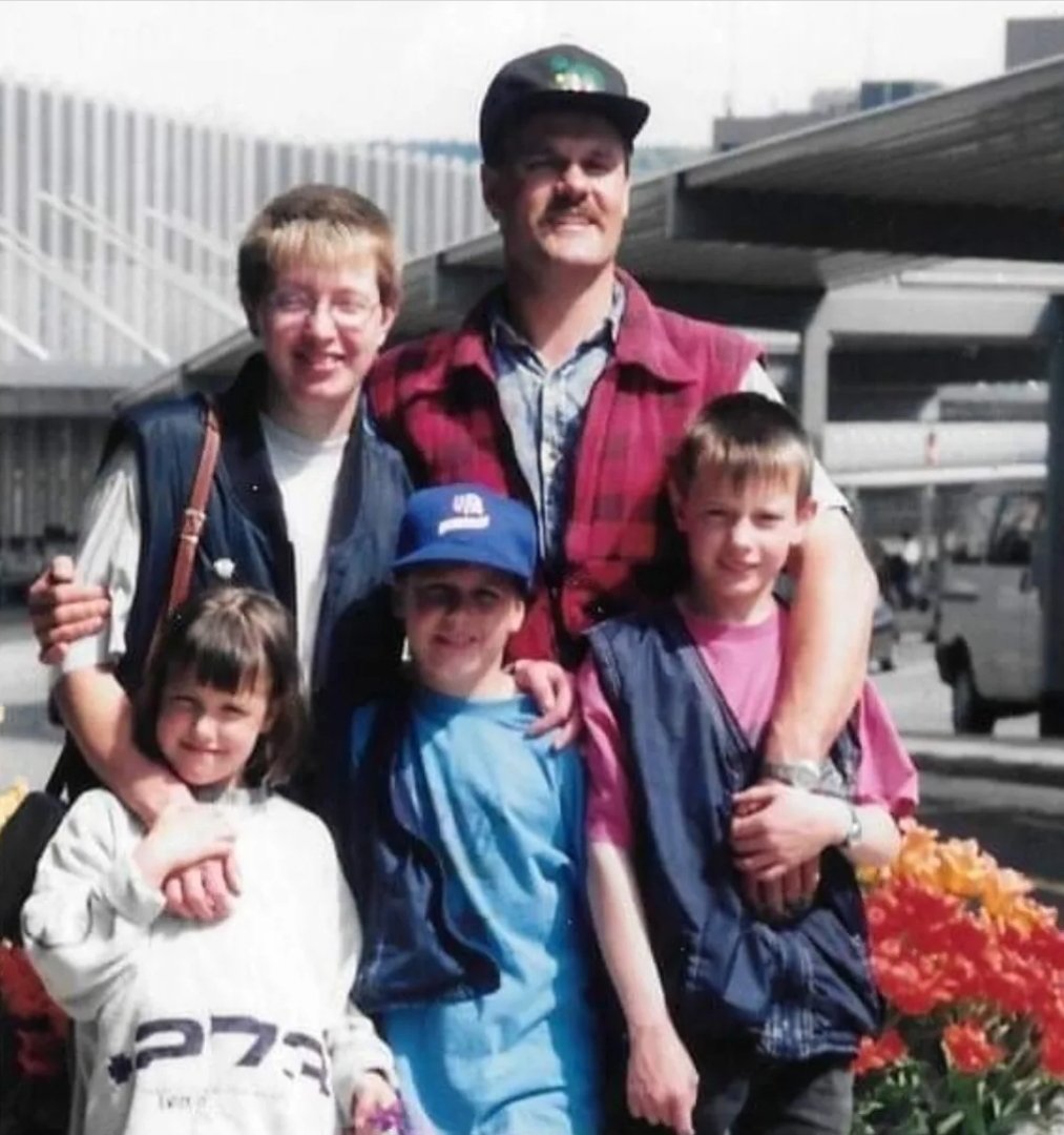 ANNIVERSARY SALE 🇨🇭🌎🇨🇦
Hard to believe it's been 26 years since we left Switzerlqnd and moved to Canada! To celebrate, we have an anniversary sale, 10 % off everything in our store from April 28 - April 30, 2022! <a href="/ScenicHolsteins/">Hans Weber</a> <a href="/farmerweber/">Stefan Weber</a> <a href="/RolandWeber11/">Roland Weber</a> @RBCRachelDundas