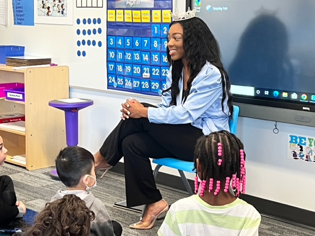 Miss Milwaukee 2022 Jada Davis visited with @TosaUnderwood students last week! Davis, who is an entrepreneur, dancer, and @MarquetteU law student, spoke to students about her social impact initiative, 'What's Wrong With Being Confident.' #TosaProud