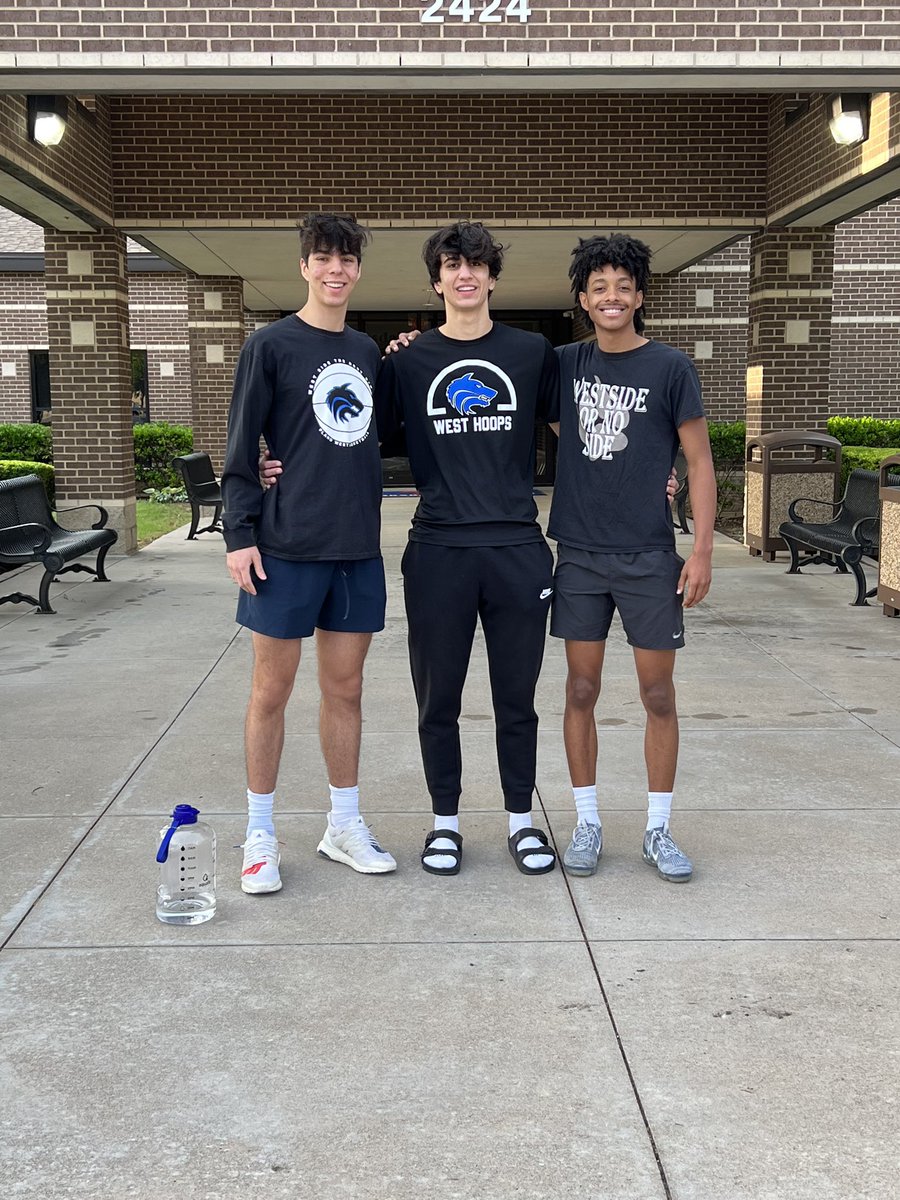 Divide &amp; concur! Appreciate <a href="/BballPlanoWest/">Plano West Basketball</a> 2023’s <a href="/ryan_tarighi/">Ryan Tarighi</a> <a href="/kylejilla7/">Kyle Jilla</a> @icekid665 helping out this morning <a href="/Plano_Schools/">Plano ISD</a> Barksdale &amp; Brinker elementary morning drop off. <a href="/PWSHWolves/">Plano West SHS</a> <a href="/Plano_Schools/">Plano ISD</a>
