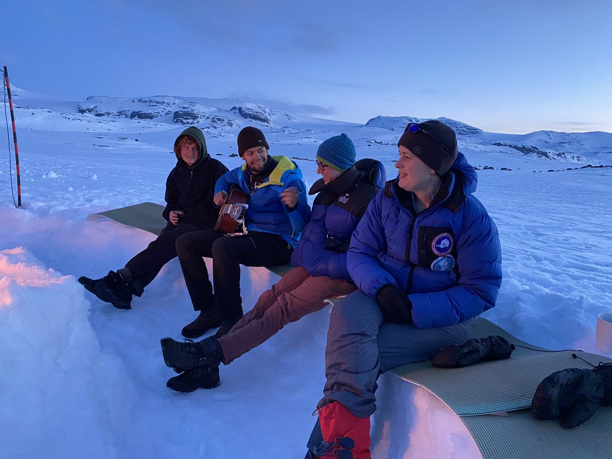 nissenjo's tweet photo. @bakke_jostein @uibgeo @iEarth_no Contrast to 21 grad students from 17 nationalities at #icefinse Arctic Glacier Field Course with research station barely visible in the snow and the beautiful spring weather #iearth #uibgeo @BjerknesBCCR https://t.co/N0VuAicI5K