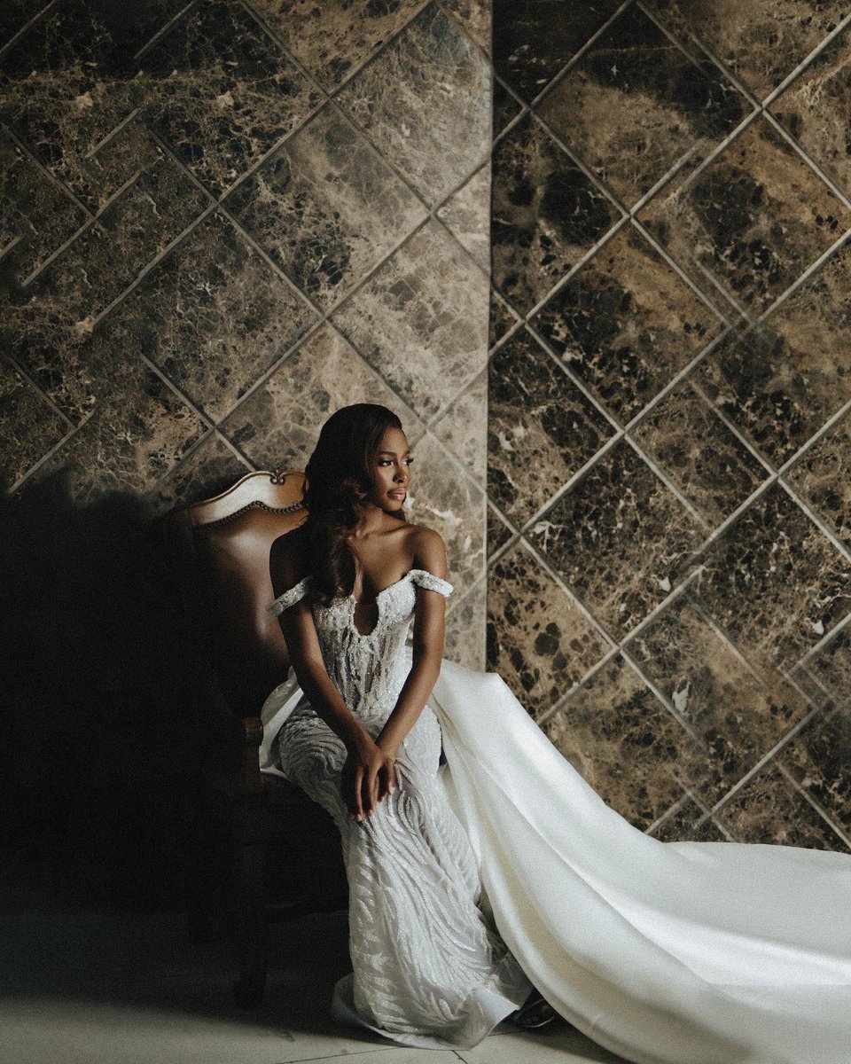 mrolajolo's tweet photo. ESTRELLA

MY Lucky star, stuns in simplicity yet whispers
sensuality, encrusted in tiny beautiful crystals.
Something really special about her, just like her
name, she shines effortlessly, without trying so hard
@idiolnupo
@ariyike_mua 
@mrolajolo https://t.co/jr2MsUsPi6