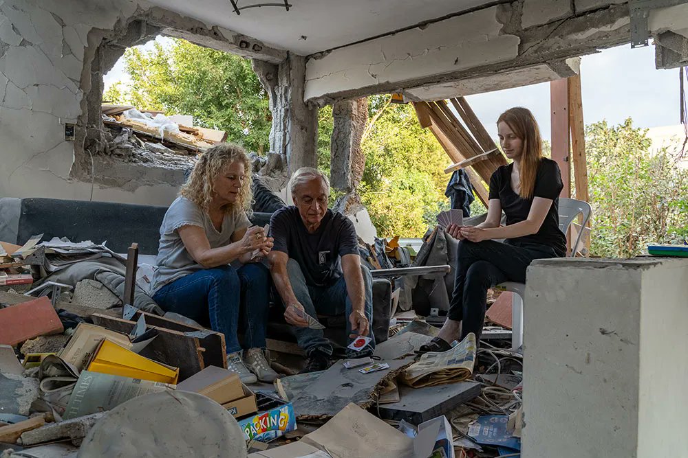 dodhomagazine's tweet photo. 90 Seconds to Impact by Sharon Eilon | Dodho https://t.co/lyXfo9nRFM
This project evolved after several months of passing by the ruins of a house on my daily drive to work. #photography #photographer #Documentary https://t.co/qHPRhQW74d