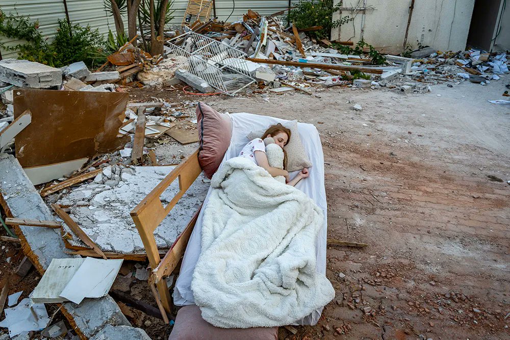 dodhomagazine's tweet photo. 90 Seconds to Impact by Sharon Eilon | Dodho https://t.co/lyXfo9nRFM
This project evolved after several months of passing by the ruins of a house on my daily drive to work. #photography #photographer #Documentary https://t.co/qHPRhQW74d