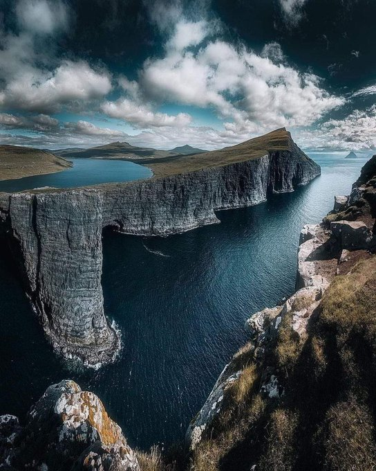 ineed__spacee's tweet photo. Some places on #Earth look like they came from an Exoplanet 😲 https://t.co/v1Ll8p4hqO