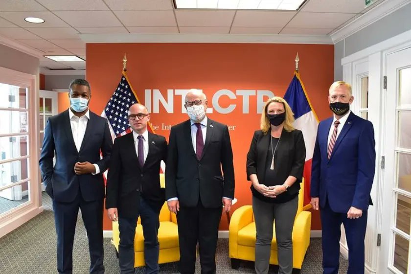 afindianapolis's tweet photo. #TBT to when we hosted French diplomats Guillaume Lacroix & H.E. Phillipe Étienne at @INTLCTR. We're happiest when strengthening ties for a more inclusive, engaged community.
#AllianceFrancaise #TheInternationalCenter #FrenchForward #StrongerTogether #AFIndy #FindYourFrench https://t.co/TLzEl1BrZZ