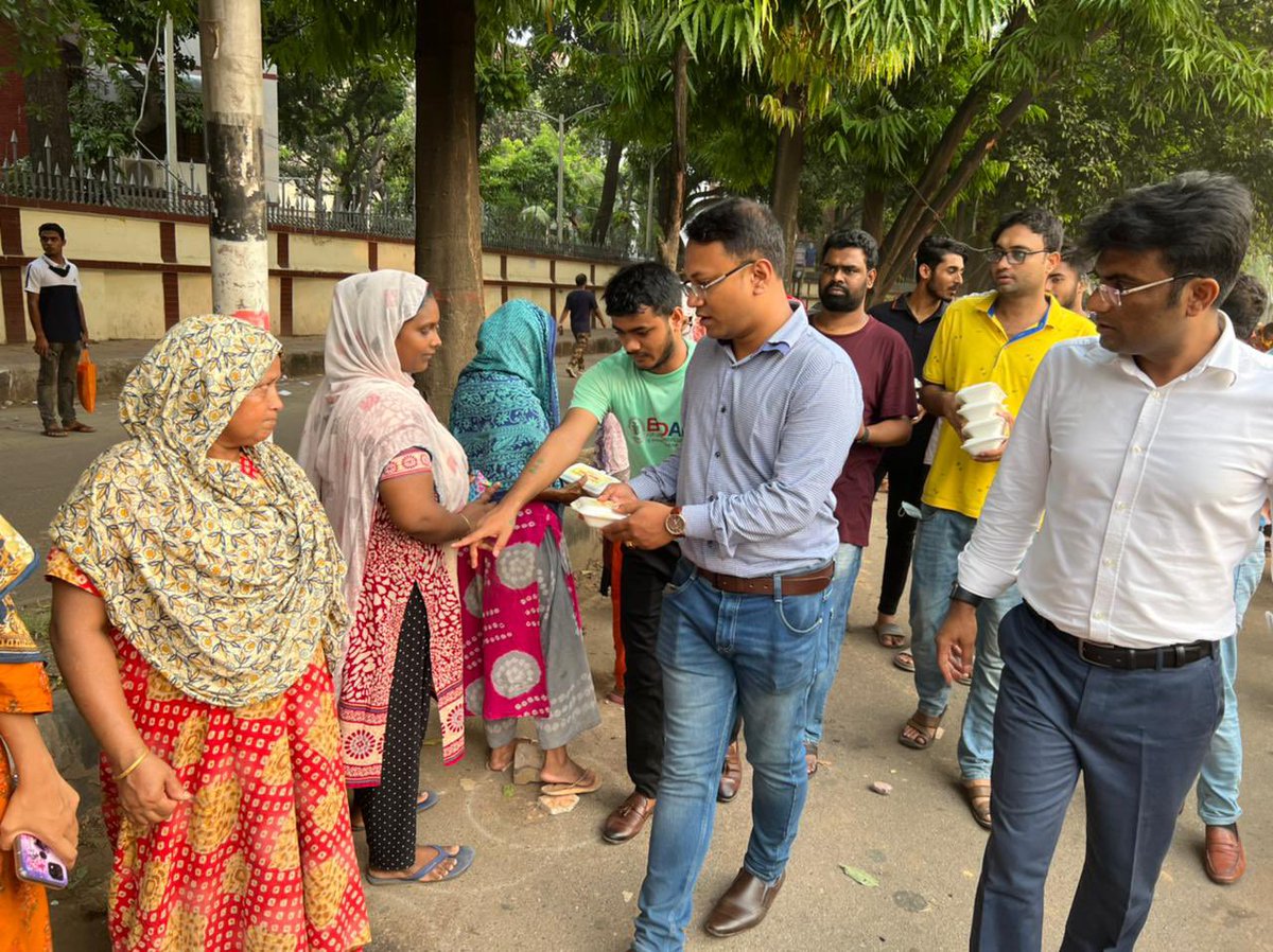 BDAID1's tweet photo. “পবিত্র রমজান মাসে, BDAID সবার পাশে “ 
পবিত্র রমজান ২০২২ উপলক্ষে সুবিধাবঞ্চিতদের মাঝে ইফতার বিতরণ ।

২৮ এপ্রিল,বৃহস্পতিবার,২০২২
২৬ রমজান ১৪৪৩

Website: https://t.co/2jMMhNEnbg

Facebook: https://t.co/65kMtyVCxZ

YouTube: https://t.co/yTYrh5rUGo

Twitter: https://t.co/TI3xuw3Cfp https://t.co/tTYJ8SR98N