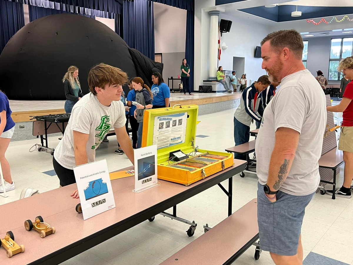 FPC_LeoClub's tweet photo. We had a great time helping with the 5th Grade Science Night! @WESPANTHER  @alvesheidi https://t.co/t1kfYhJasj