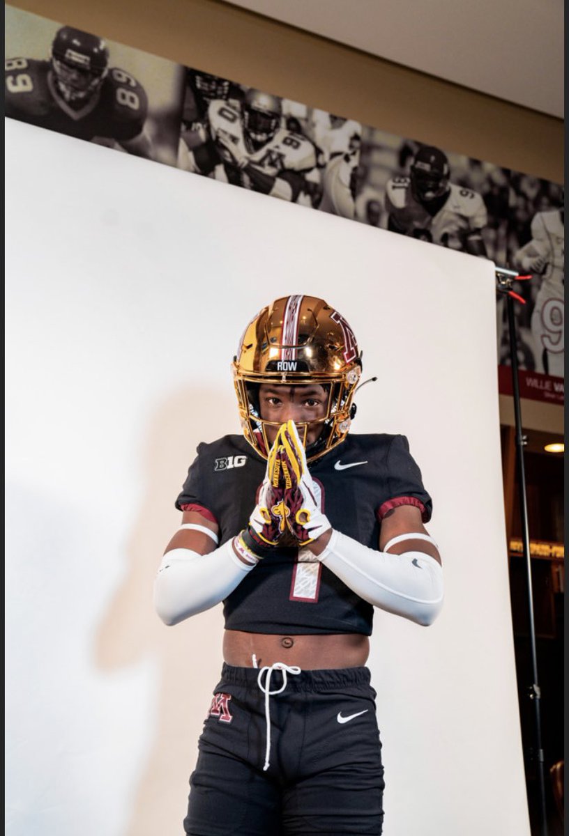 #RowtheBoat  where my gopher fans at ? ⛵️ <a href="/GopherFootball/">Minnesota Football</a>  <a href="/Coach_Fleck/">P.J. Fleck</a>  <a href="/GCRecruit/">Gerrit Chernoff</a>  <a href="/CoachMGSimon/">Matt Simon</a>  <a href="/RyanBurnsMN/">Ryan Burns</a>  @UMcoachburns  <a href="/Marcus_DPP/">Marcus Hendrickson</a>  <a href="/KramerCook/">Kramer Cook</a>  <a href="/247recruiting/">247Sports Recruiting</a>  <a href="/larryblustein/">Blustein Recruiting</a>  <a href="/ChrisBoyleDBNJ/">Chris Boyle</a>  <a href="/24k7v7/">The24KOrganization ⭐️</a>