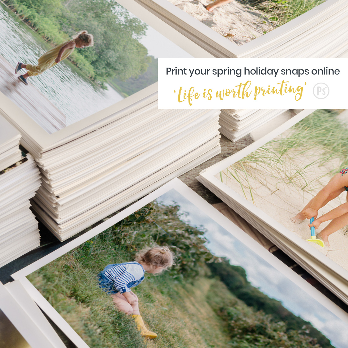 PostSnap's tweet image. Now that spring is here🌺🌷 and we're out and about making memories again, why not get your holiday snaps printed out as a keepsake? Print from our app or website - we have loads of sizes! bit.ly/3OHmV0A

#photoprints #postsnap #familyphotos #photoprinting #holidayphotos