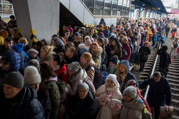 SaveUKR_'s tweet photo. Worst Refugee Crisis Since WW2 as Ukrainians Flee Country.
#SaveUKR #donate #MariupolGenocide
#Europe #Kyiv #Ukraine #Mariupol #Odessa #Kharkiv https://t.co/qPIOtzY5Mf
