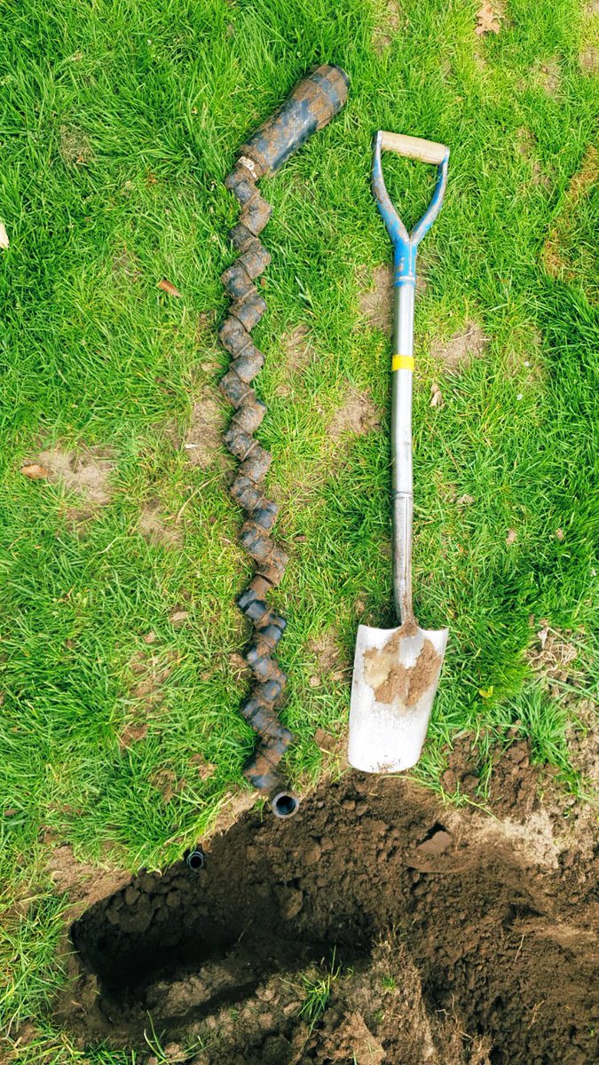 Now I’ve certainly seen some bodge jobs before, but this takes the biscuit!😆😆