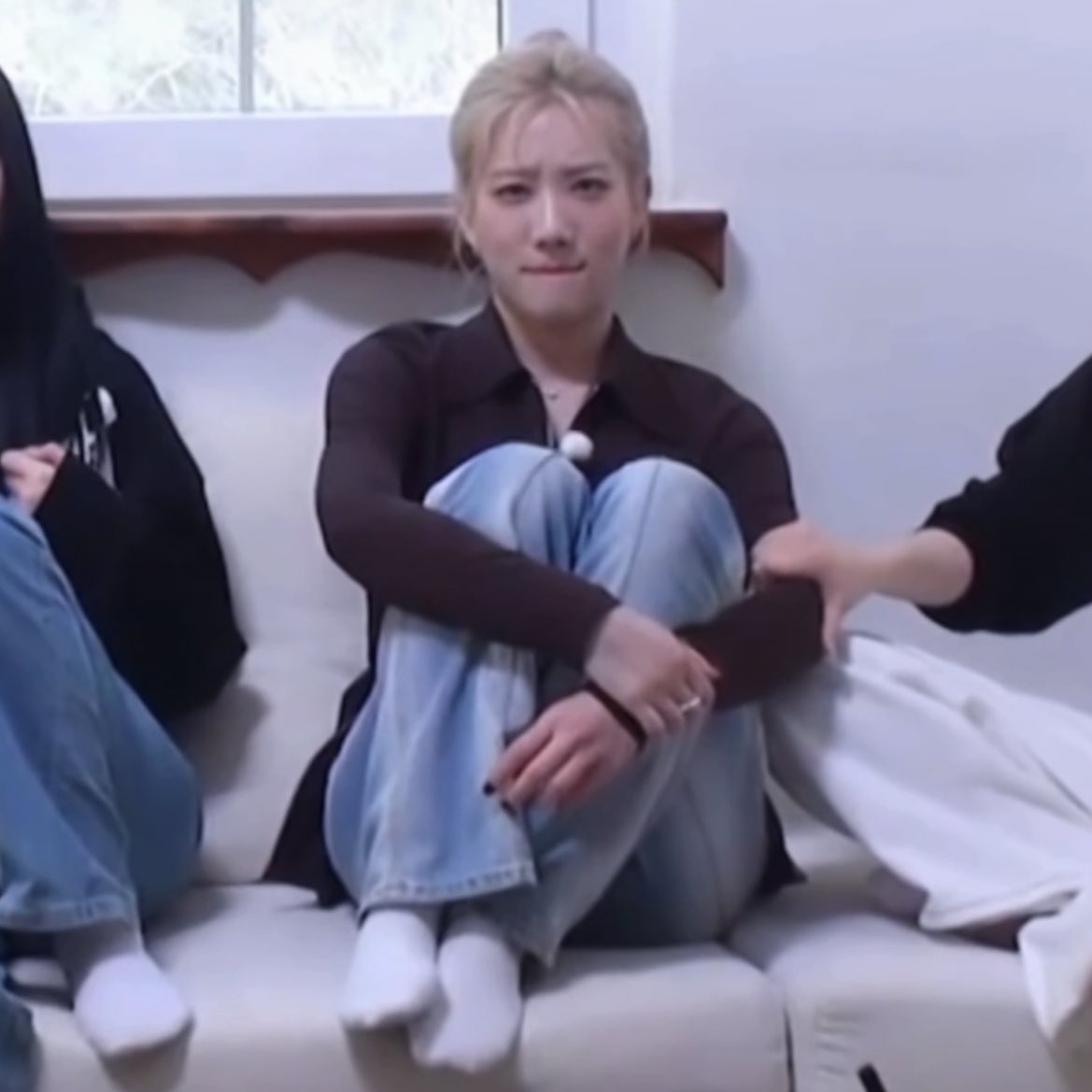 hourly kim lip LOOKING FOR NEW OWNER (@kimliphourly) on Twitter photo 