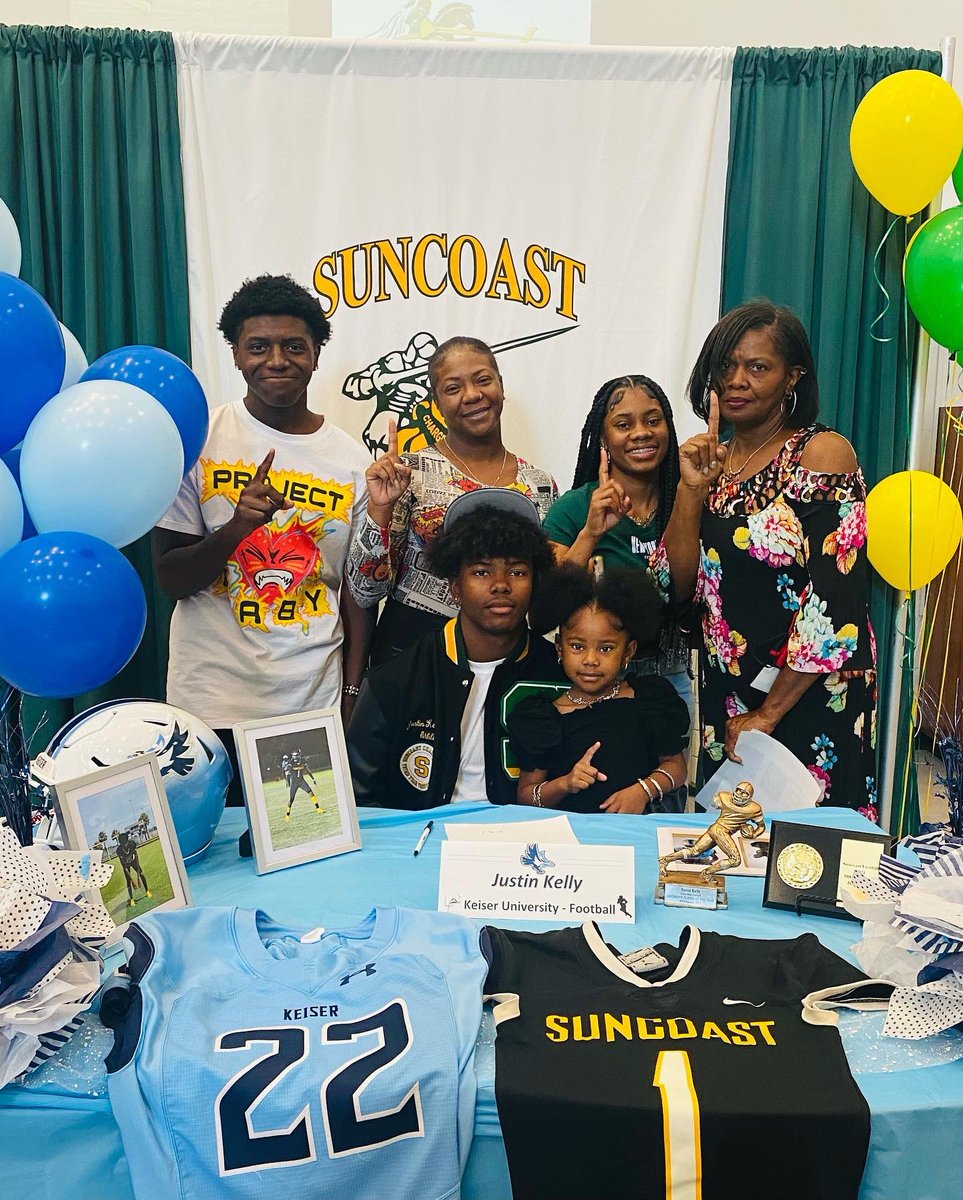 5StarJayyy's tweet photo. Blessed just to be here, can’t wait for what’s next💙🤍 @keiserfootball @ESPNTop63 @pbphighschools @SuncoastCharge1 @ESPNWestPalm https://t.co/9hsyb0K1JL