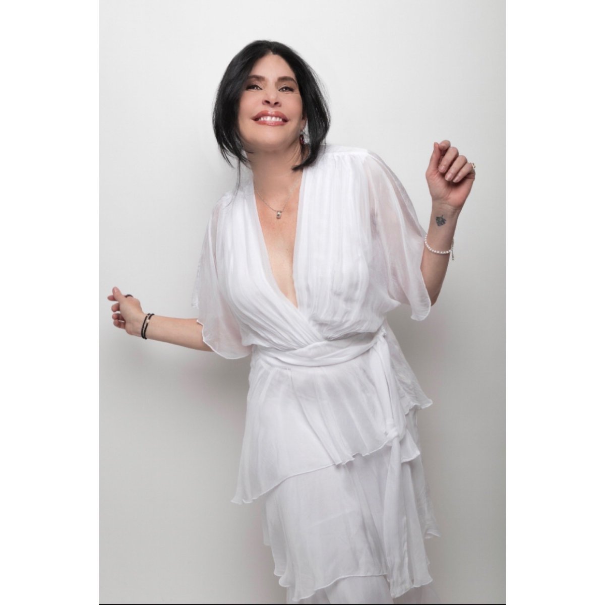 Hoy celebro mi existencia 
Hoy soy la bonita del cuento