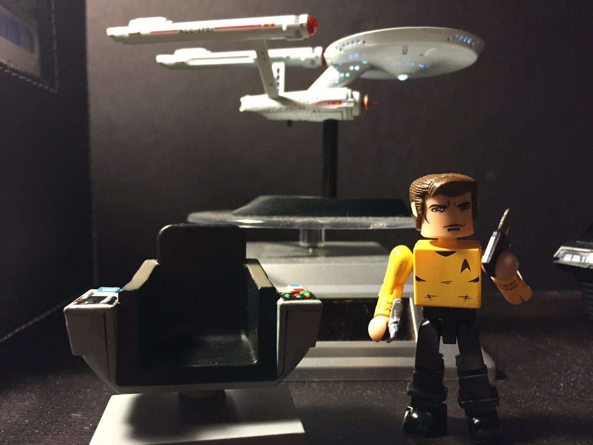 CaptainFoley's tweet photo. Star Trek Mini Mayes Kirk and the Running Press Enterprise #enterprise #kirk #runningpress #minimates https://t.co/uXU09ER8pM