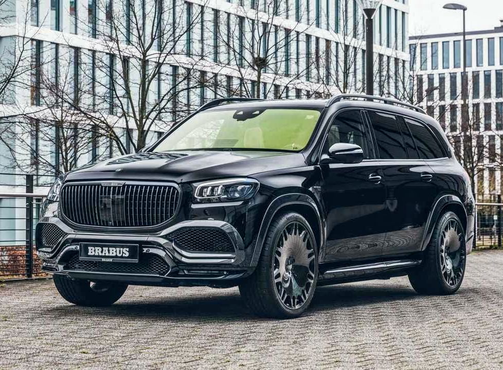 PlacaDosCarros's tweet photo. A Brabus adora um exagero né. A bola da vez é a GLS Maybach, pegaram o V8 4.0, aumentaram pra 4.5, meteram 900cv e rodas de 24", além de muito "negocinho" de fibra de carbono, como sempre. #Brabus900 #MaybachGLS https://t.co/G9R4j3Xi61