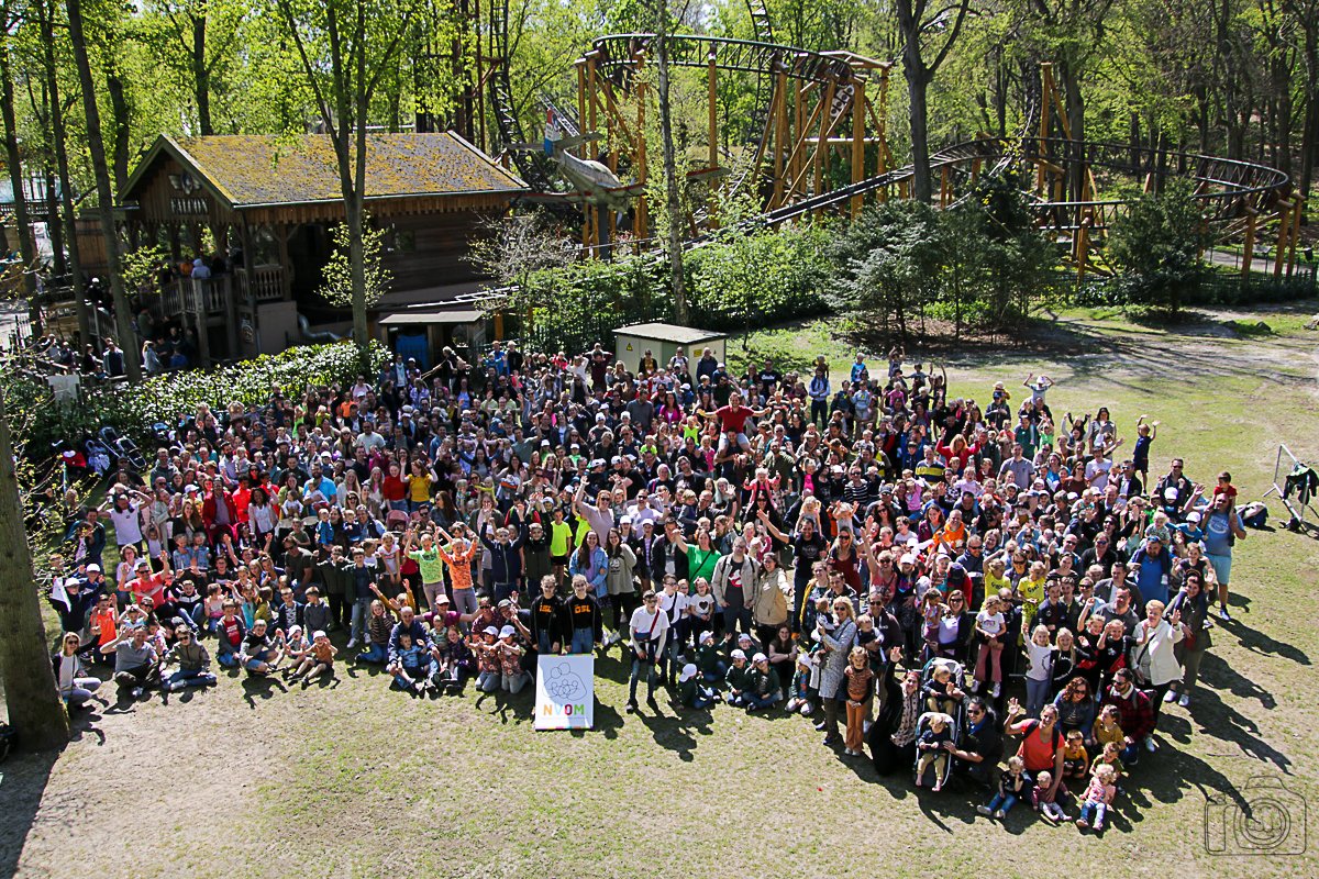 Groepsfoto Meerlingendag 2022 #NVOM #tweeling #meerling  - nvom.nl/groepsfoto-mee…
