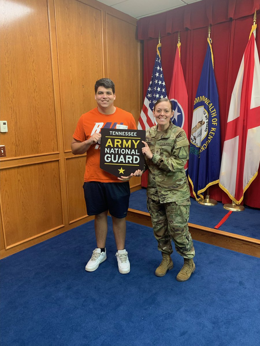 The BEST commitment announcement yet! <a href="/mikhailvereen/">vereen</a> has signed on with <a href="/TNguard615/">Tennessee Army National Guard- Murfreesboro</a> 🇺🇸<a href="/BlazeJROTC/">Blaze JROTC</a> 

#GoBlaze 🔥
