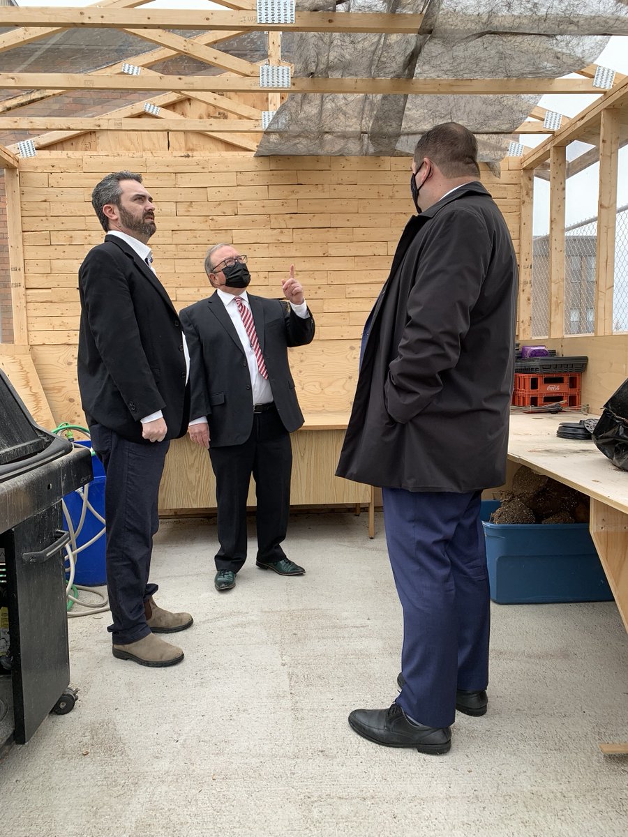Mount_Pearl's tweet photo. Great event at @ODHigh today with @mmsbnl, Mayor @Dave_Aker &amp; @ECC_GovNL Min. @bernardjdavis to proclaim May 1-7 as Compost Awareness Week &amp; to see the school's new greenhouse pgm. Next week we reveal more about our city's composting pilot pgm!

RELEASE: https://t.co/y5Ni9KuME6 https://t.co/8rPknLfOtx