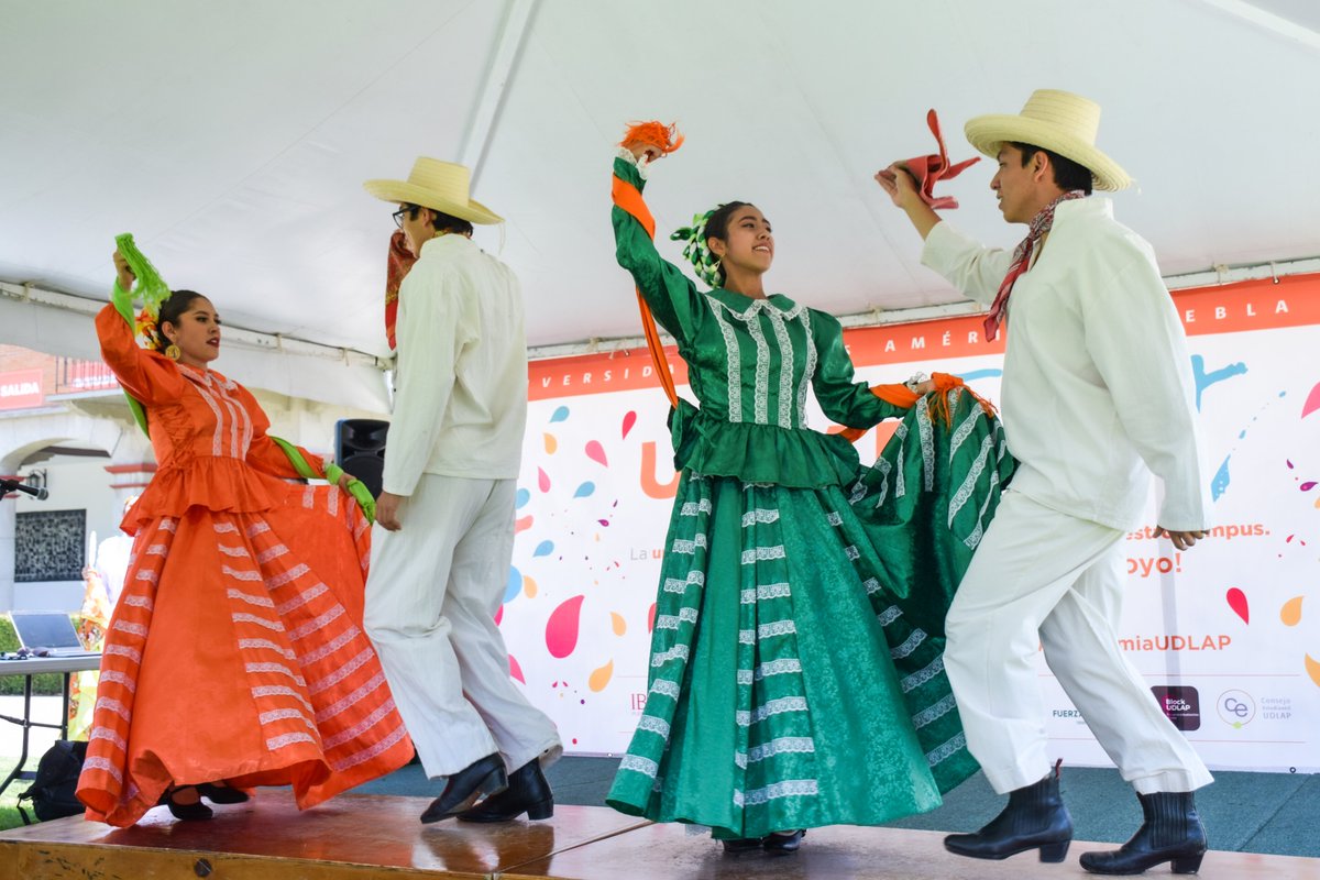 udlap's tweet photo. Esta es una celebración hecha por estudiantes y para los estudiantes que nos acompañan en este día, tanto de la UDLAP como de otras instituciones. Celebremos nuestra sangre verde y corazón naranja con @CulturaUDLAP. #UDLAPFest 💚🧡 https://t.co/EQvTCAyQME