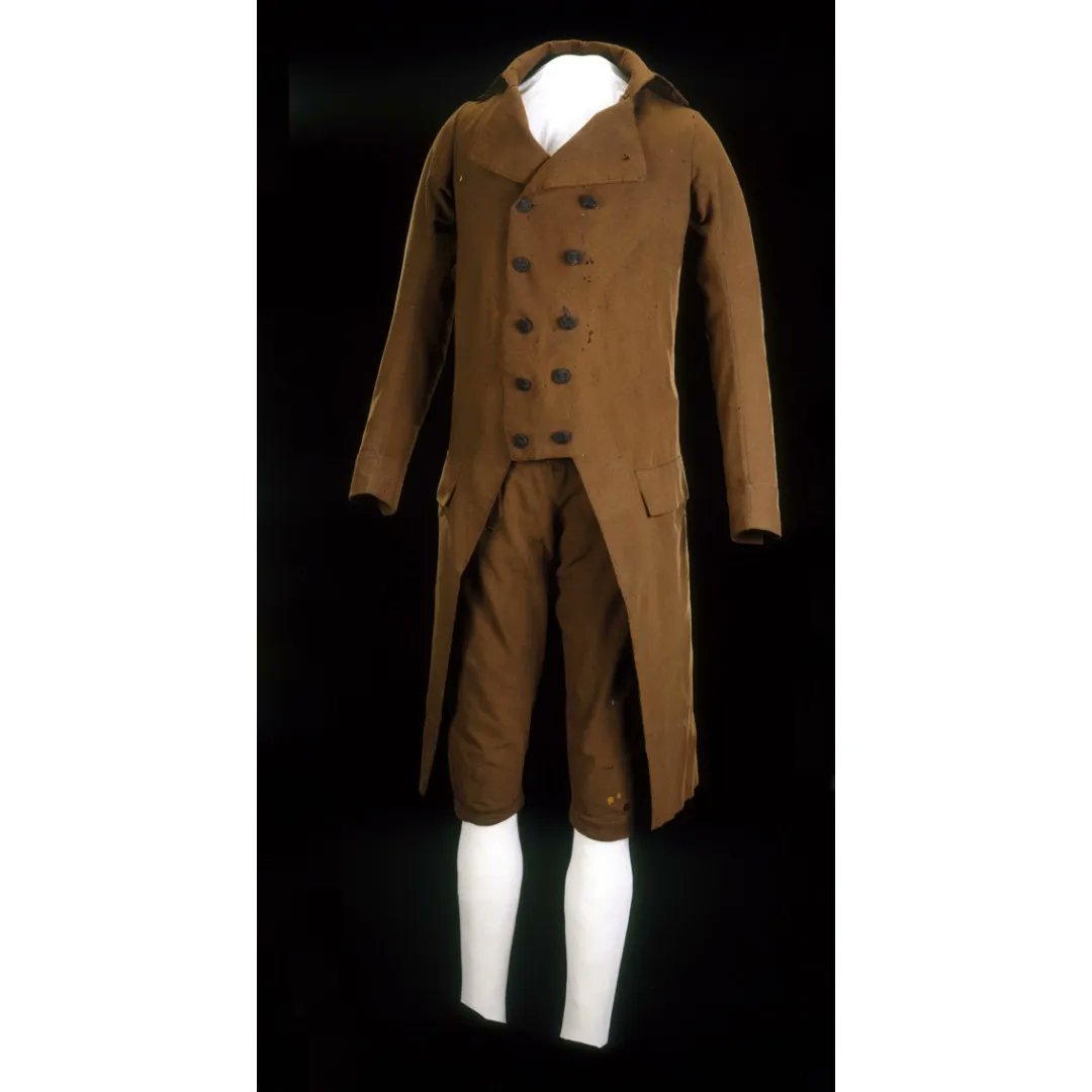 HTDSpod's tweet photo. You know what else happened #ThisWeekInHistory? #GeorgeWashington's #FirstInauguration on April 30, 1789. We talked about it in #HTDS episode 16. And check out this completely American-made beauty of a suit that he wore to the event. How cool would it have been to be there? https://t.co/LH8pxAZ48o