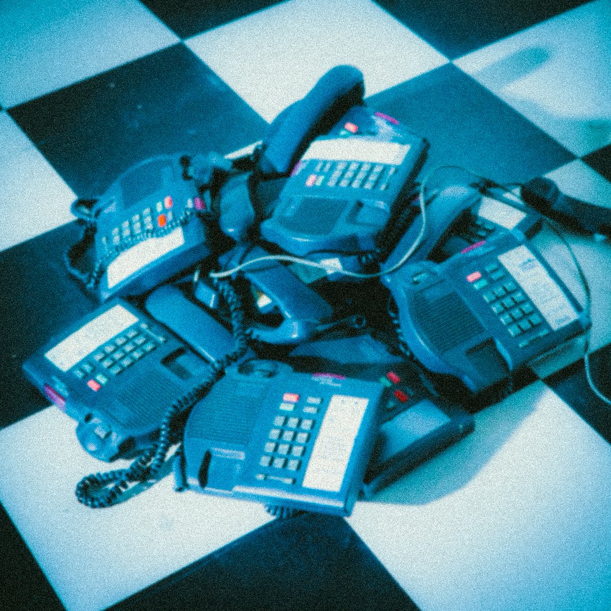 neofinancial's tweet photo. If you wouldn’t use this as your everyday phone, why are you still waiting for paper statements in the mail? It’s #TimeForNew https://t.co/b4lAMbxXtS