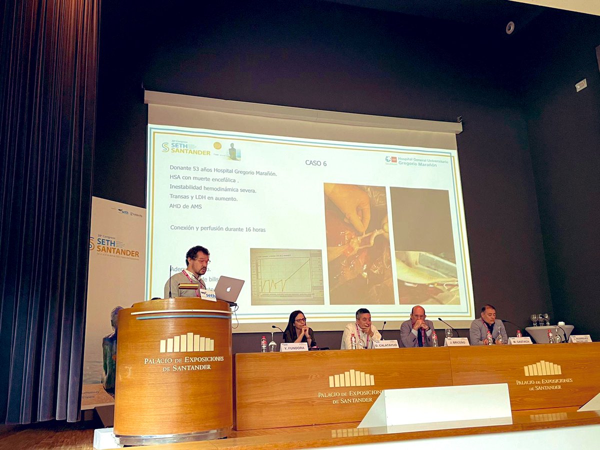 digestivoHGUGM's tweet photo. 🏥 Representación de nuestro equipo de THO en el congreso de la @SETHepatico!

👨🏻‍🏫 El Dr. Bachiller repasa nuestra experiencia en recuperación de órganos con perfusión ex vivo normotérmica

🔑 Trabajo en equipo, coordinación y dedicación! 

@CHgugm @MagdalenaSalced https://t.co/c2yF6IoYod