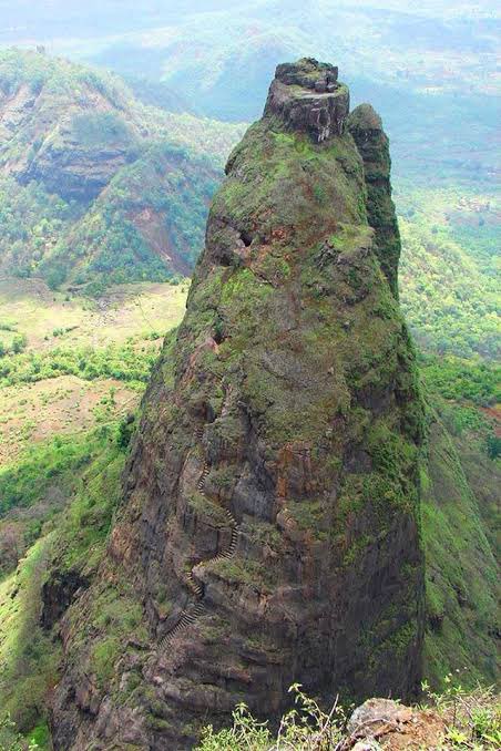 TrekkersofInd's tweet photo. At 3676 ft from sea level, Harihar Fort trek stands tall in the Sahyadri range overlooking forts and peaks such as Bhaskargad, Anjaneri fort &amp; Brahmagiri.

With a 80 degree incline it is by no means a walk in the park. And one should avoid visiting the place during monsoons. https://t.co/8B8pKaR3uE