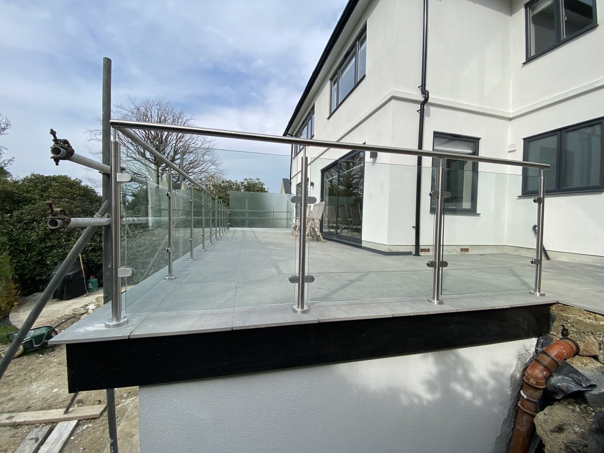 Bespoke Glass Splash tweet media