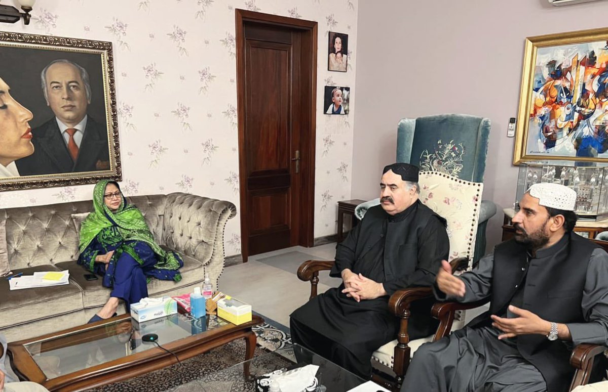 haji_madad's tweet photo. کراچی 
 :پی پی پی شعبہ خواتین کی مرکزی صدر فریال تالپور سے پی پی پی کے مرکزی رہنما نواب ثناء اللہ زہری مرکزی رہنما حاجی علی مدد جتک میر ریاض احمد شاہوانی نواب محمد خان شاہوانی کی ملاقات 
کراچی ملاقات میں بلوچستان میں آئندہ بلدیاتی انتخابات کے لیئے حکمت عملی کو حتمی شکل دے دی گئی https://t.co/MVWNBy68E3