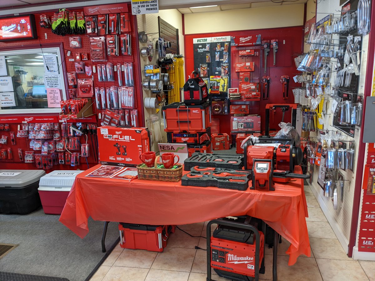 nesallc's tweet photo. Erika living the @MilwaukeeTool  #redlife!
#nothingbutheavyduty #nbhd #plumbing #plumbinglife https://t.co/iBa9qiUhWA