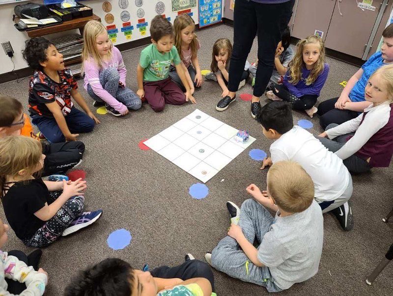 mocfvcsd's tweet photo. More Elementary Computer Science showcase activities! Orange City elementary 4th graders are learning about National Parks and Kindergarteners are using Blue Bots to learn about coin values! #mocfv #csshowcase #bootup https://t.co/1JthRvPz27