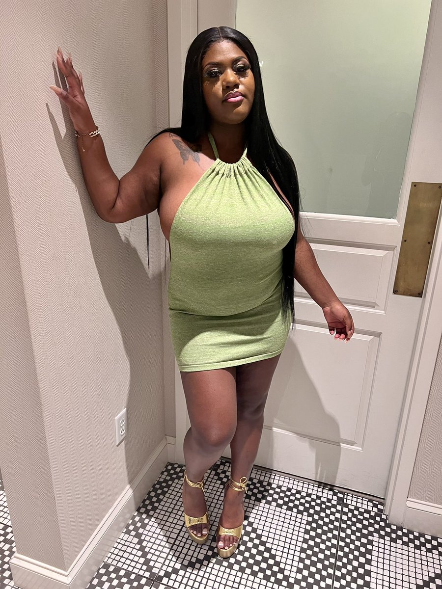 Marshaepope's tweet photo. The topic &amp; top pick 👑 Happy 23rd to me 🥰 https://t.co/9wH3ivs5YW