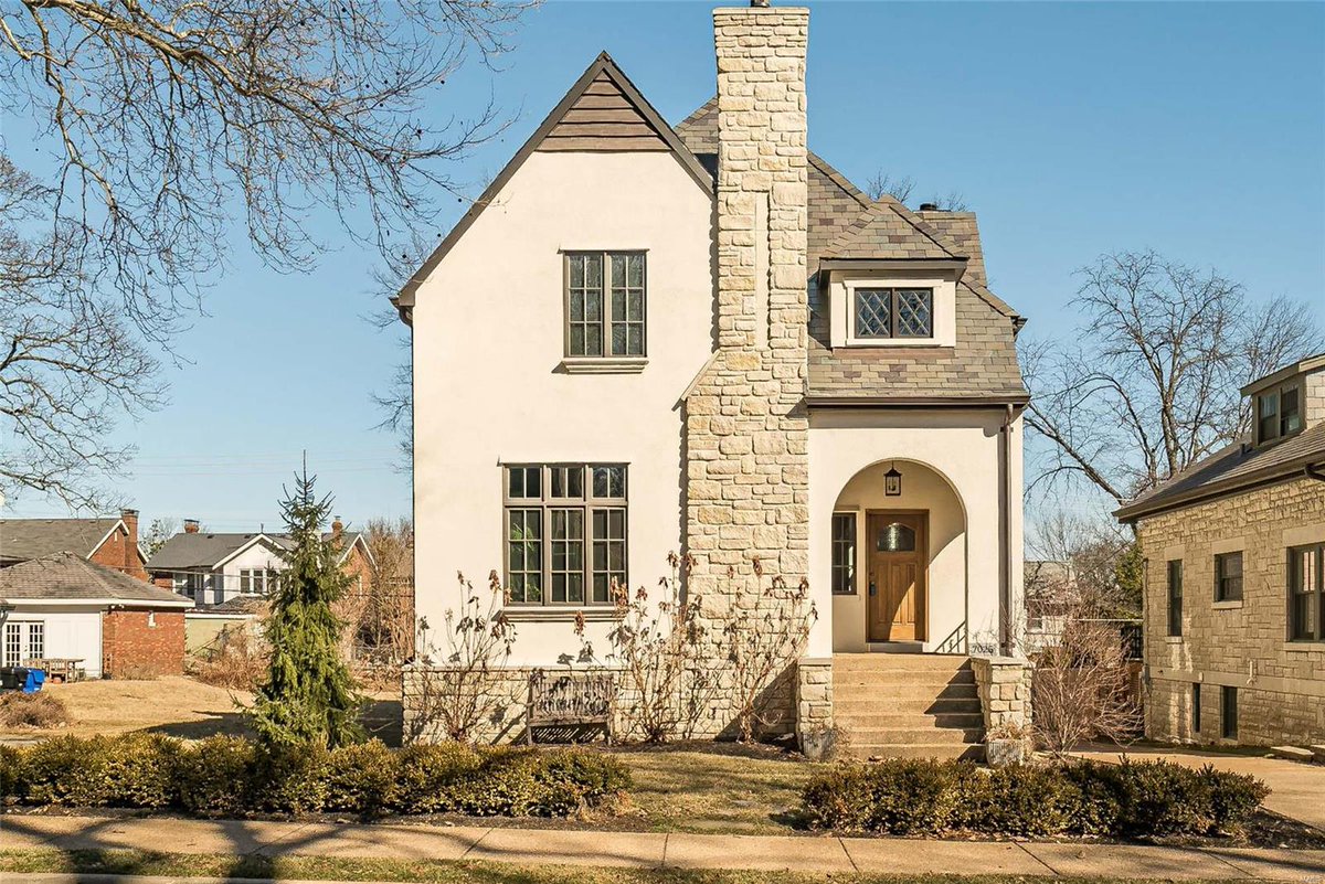 Dreaming of a new home? This 4 BED, 2 full and 2 half BATH home might be the one you've been thinking of. #realestate #homesforsale  cpix.me/l/142206992