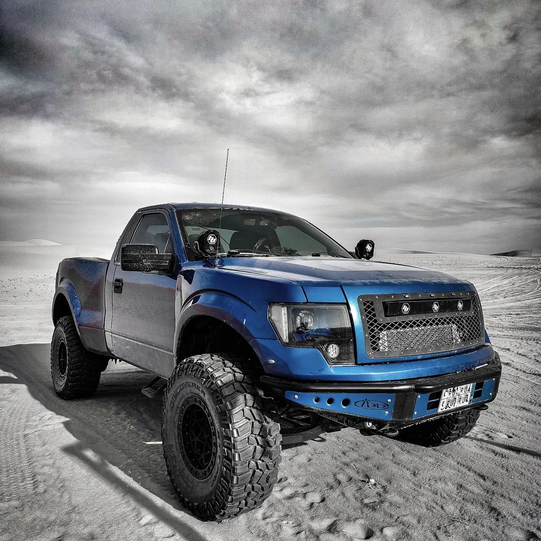 CooperTire's tweet photo. Happy #FrontEndFriday!
Which one is your favorite? 🟠 🔵
#DiscovererSTTPRO #Ford #Jeep
📸: misfit_the_jeep & oj.88 on IG https://t.co/P1NrGzz01x