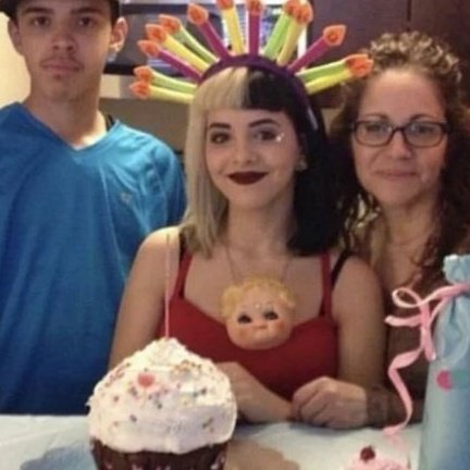 ilovelymel's tweet photo. HAPPY BIRTHDAY TO THE LOVE OF MY LIFE 💘💐 https://t.co/Ui6gjAfOnz