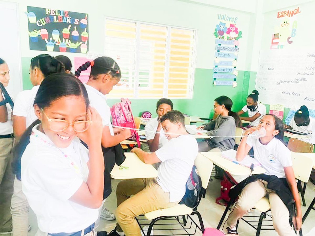 RubensShoes's tweet photo. Learning made fun!!! Here are our 6th grade students exploring sound waves with cups and strings. Our schools love promoting hands-on learning and exploration. It makes learning and exciting and fun. 
#education #learning #grade6 #science #cupsandstrings #soundwaves https://t.co/PUPWKLzi6l